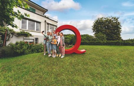 Selfie-Erstellende Familie im Garten